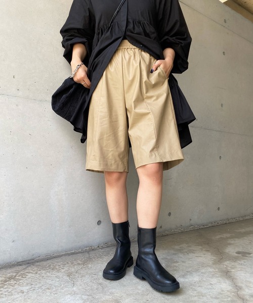 DouDou（ドゥドゥ）の「フェイクレザーハーフパンツ（その他パンツ・レディース・ベージュ/イエロー・FREE）」の2枚目の写真