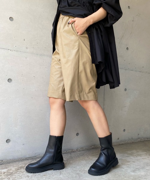 DouDou（ドゥドゥ）の「フェイクレザーハーフパンツ（その他パンツ・レディース・ベージュ/イエロー・FREE）」の3枚目の写真