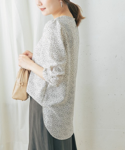 URBAN RESEARCH ROSSO(アーバンリサーチロッソ)の「アートドットスリーブタックブラウス(シャツ/ブラウス・レディース・ブラック/アイボリー・FREE)」の13枚目の写真