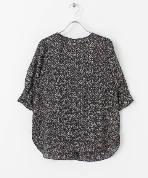 URBAN RESEARCH ROSSO(アーバンリサーチロッソ)の「アートドットスリーブタックブラウス(シャツ/ブラウス・レディース・ブラック/アイボリー・FREE)」の1枚目の写真