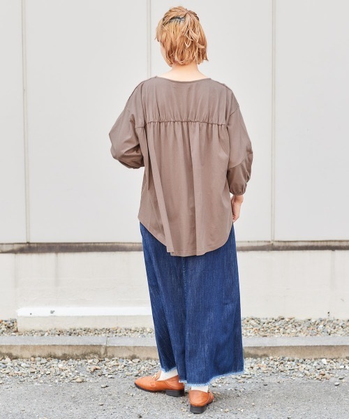 e.r.g*(イーアールジー)の「シシュウレースプルオーバー(Tシャツ/カットソー・レディース・オフホワイト/チャコールグレー/グリーン/モカ・M)」の21枚目の写真