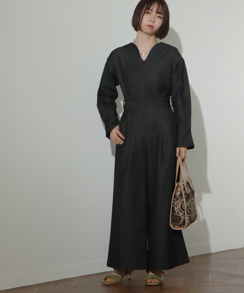 AULI(アウリィ)の「【低身長向けサイズ】ベルト付きデニムワイドオールインワン(つなぎ/オールインワン・レディース・ブラック/ネイビー・XS/S)」の2枚目の写真