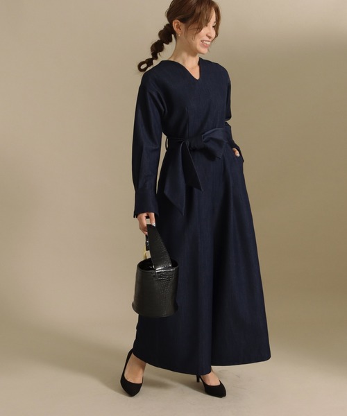 AULI(アウリィ)の「【低身長向けサイズ】ベルト付きデニムワイドオールインワン(つなぎ/オールインワン・レディース・ブラック/ネイビー・XS/S)」の6枚目の写真