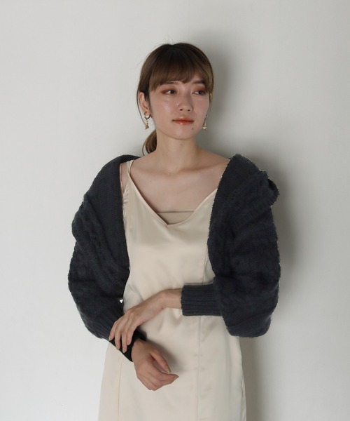 CLEIO（クレイオ）の「【CLEIO】ケーブルニットボレロ（カーディガン/ボレロ・レディース・ブラック/アイボリー/キャメル・FREE）」の10枚目の写真