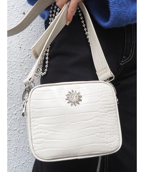 EVRIS（エヴリス）の「クロコボールチェーンミニショルダーバッグ（ショルダーバッグ・レディース・ホワイト/ブラック/ブルー/グリーン・FREE）」の2枚目の写真