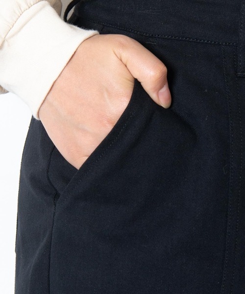 WEGO（ウィゴー）の「WEGO/ニーカットカラーパンツ（スラックス・レディース・ブラック/グリーン・FREE）」の4枚目の写真