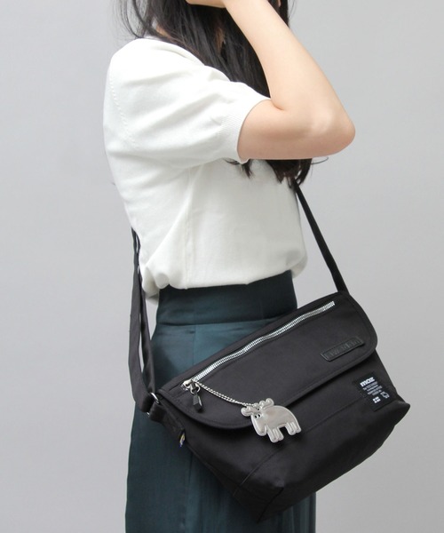 moz（モズ）の「シワ加工ナイロン フラップミニショルダーバッグ / DAILY シリーズ / リモートバッグ / リフレクトチャーム付き（ショルダーバッグ・レディース・ブラック・FREE）」の22枚目の写真