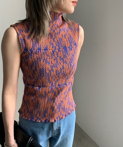 Ameriアメリ GEOMETRIC PATTERN SHIRRING TOP Ameri（アメリ）の「GEOMETRIC PATTERN SHIRRING TOP（ニット
