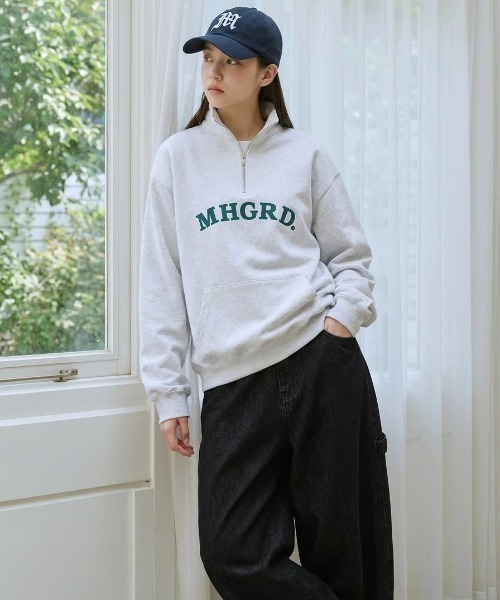 mahagrid/マハグリッド』ARC LOGO HALF ZIP SWEATSHIRT/アーチロゴ