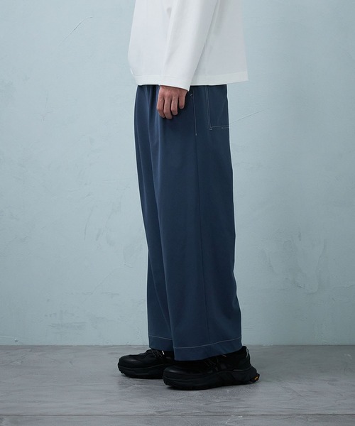 PUBLIC TOKYO(パブリックトウキョウ)の「ステッチドワイドイージースラックス(スラックス・メンズ・ネイビー/ホワイト・1/2)」の8枚目の写真