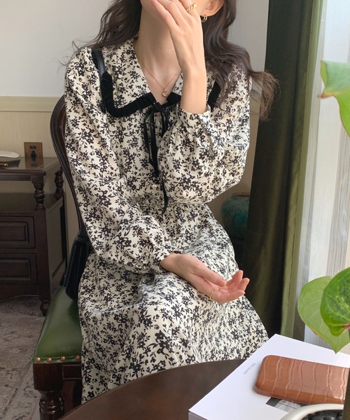 meJane(ミージェーン)の「丸襟ラインリボン小花柄ワンピース【ZOZOTOWN限定】(ワンピース・レディース・ホワイト/ブラック・FREE)」の8枚目の写真