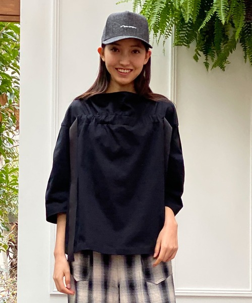 AVIE(アビィ)の「ジャージーリボンデザインプルオーバー(Tシャツ/カットソー・レディース・ブラック/モカ・38)」の4枚目の写真