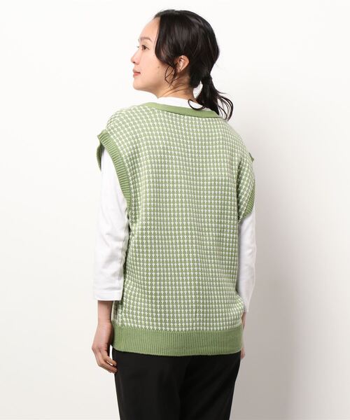 ehka sopo（エヘカソポ）の「ジャガードVネックベスト（ベスト・レディース・ブラック/グレー/オフホワイト/グリーン・ﾌﾘ-）」の6枚目の写真