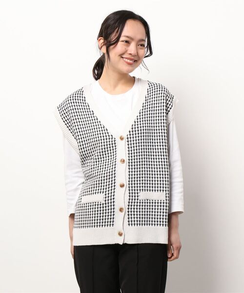 ehka sopo（エヘカソポ）の「ジャガードVネックベスト（ベスト・レディース・ブラック/グレー/オフホワイト/グリーン・ﾌﾘ-）」の7枚目の写真