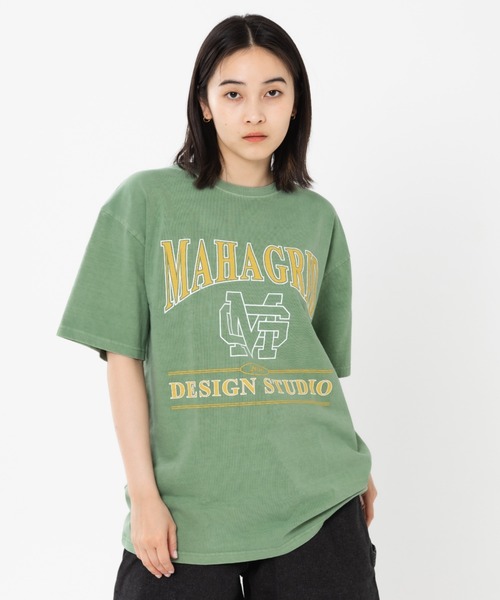 MAHAGRID(マハグリッド)の「A'GEM/9 × .kom『mahagrid/マハグリッド』UNIVERSITY PIGMENT TEE/カレッジ ロゴ ピグメント 半袖Tシャツ(Tシャツ/カットソー・メンズ・チャコールグレー/ライトグレー/ネイビー/グリーン・M/L)」の3枚目の写真