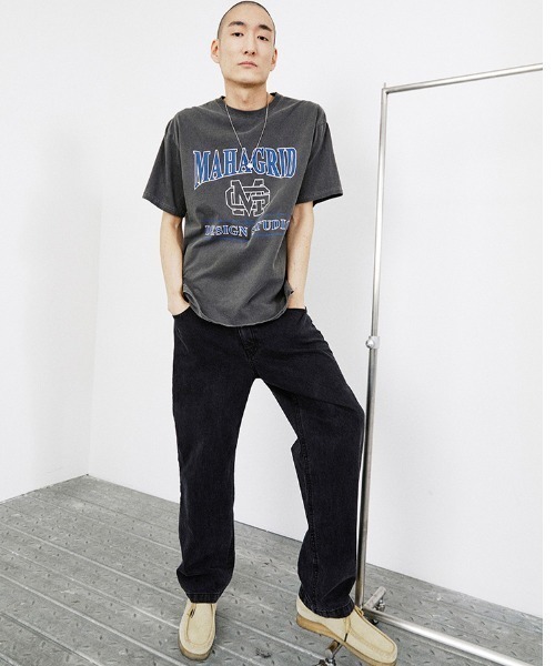 MAHAGRID(マハグリッド)の「A'GEM/9 × .kom『mahagrid/マハグリッド』UNIVERSITY PIGMENT TEE/カレッジ ロゴ ピグメント 半袖Tシャツ(Tシャツ/カットソー・メンズ・チャコールグレー/ライトグレー/ネイビー/グリーン・M/L)」の11枚目の写真