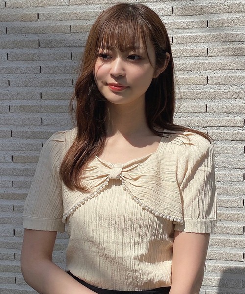 Crea titty&Co. PETIT(クレアティティーアンドコープチ)の「【Crea titty&Co.PETIT】デコルテパールリボントップス(Tシャツ/カットソー・レディース・ベージュ・FREE)」の2枚目の写真