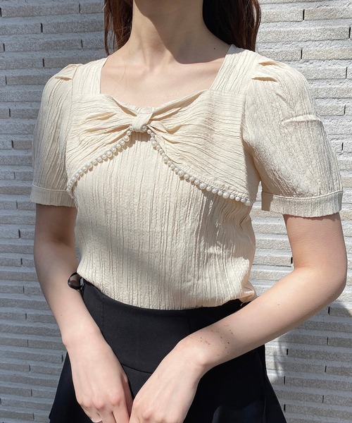 Crea titty&Co. PETIT(クレアティティーアンドコープチ)の「【Crea titty&Co.PETIT】デコルテパールリボントップス(Tシャツ/カットソー・レディース・ベージュ・FREE)」の5枚目の写真