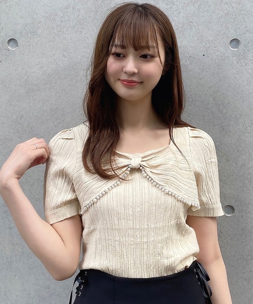 Crea titty&Co. PETIT(クレアティティーアンドコープチ)の「【Crea titty&Co.PETIT】デコルテパールリボントップス(Tシャツ/カットソー・レディース・ベージュ・FREE)」の3枚目の写真