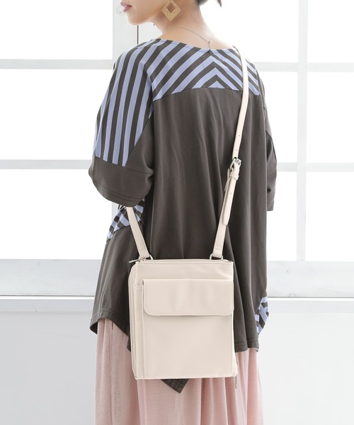 osharewalker(オシャレウォーカー)の「【廃盤】『多収納ポケットショルダーバッグ』(ショルダーバッグ・レディース・グレイッシュブルー/ブラック/アイボリー・FREE)」の2枚目の写真