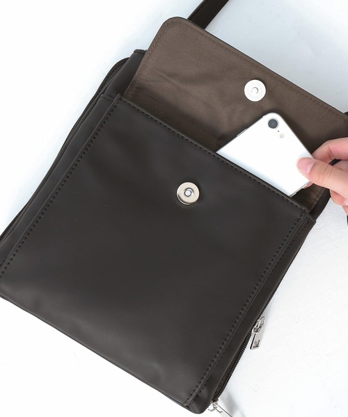 osharewalker(オシャレウォーカー)の「【廃盤】『多収納ポケットショルダーバッグ』(ショルダーバッグ・レディース・グレイッシュブルー/ブラック/アイボリー・FREE)」の16枚目の写真