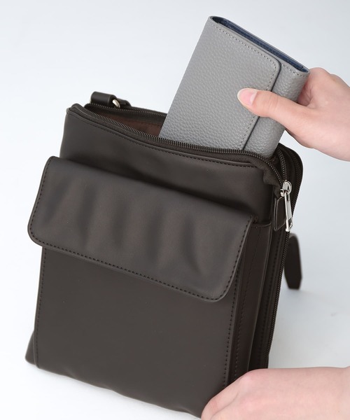 osharewalker(オシャレウォーカー)の「【廃盤】『多収納ポケットショルダーバッグ』(ショルダーバッグ・レディース・グレイッシュブルー/ブラック/アイボリー・FREE)」の17枚目の写真