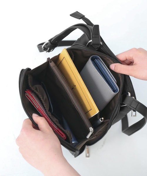 osharewalker(オシャレウォーカー)の「【廃盤】『多収納ポケットショルダーバッグ』(ショルダーバッグ・レディース・グレイッシュブルー/ブラック/アイボリー・FREE)」の22枚目の写真