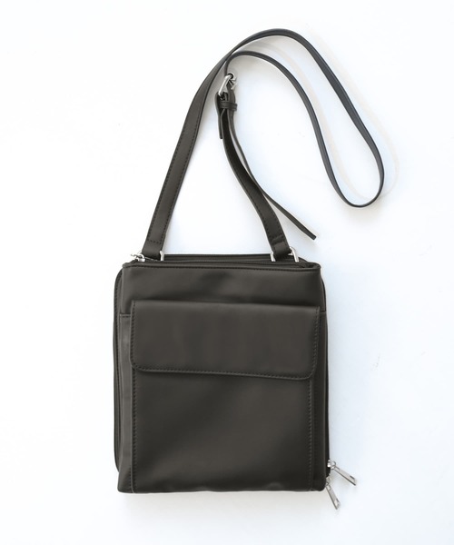 osharewalker(オシャレウォーカー)の「【廃盤】『多収納ポケットショルダーバッグ』(ショルダーバッグ・レディース・グレイッシュブルー/ブラック/アイボリー・FREE)」の4枚目の写真