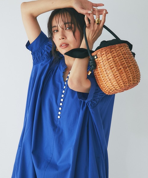 RIVE DROITE（リヴドロワ）の「一枚で様になるこなれ感を演出