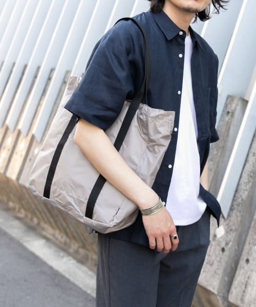 URBAN RESEARCH ROSSO MEN（アーバンリサーチロッソメン）の「WILDTHINGS　PACKABLE 2WAY TOTE（トートバッグ・メンズ・ブラック/グレー・FREE）」の4枚目の写真
