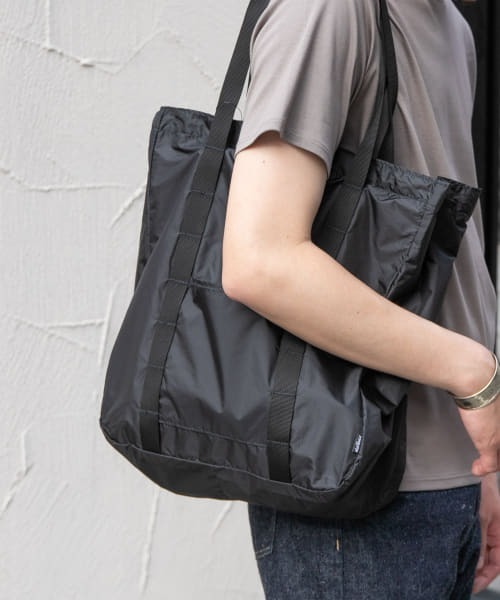 URBAN RESEARCH ROSSO MEN（アーバンリサーチロッソメン）の「WILDTHINGS　PACKABLE 2WAY TOTE（トートバッグ・メンズ・ブラック/グレー・FREE）」の10枚目の写真