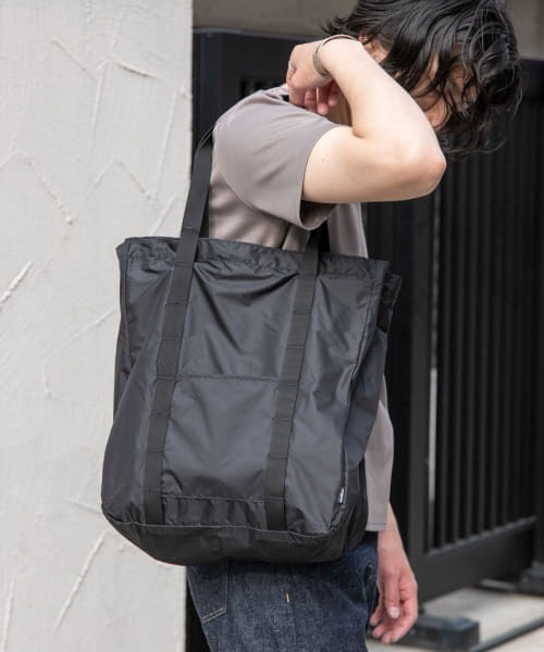 URBAN RESEARCH ROSSO MEN（アーバンリサーチロッソメン）の「WILDTHINGS　PACKABLE 2WAY TOTE（トートバッグ・メンズ・ブラック/グレー・FREE）」の11枚目の写真