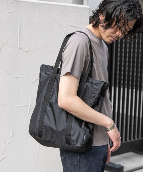 URBAN RESEARCH ROSSO MEN（アーバンリサーチロッソメン）の「WILDTHINGS　PACKABLE 2WAY TOTE（トートバッグ・メンズ・ブラック/グレー・FREE）」の12枚目の写真
