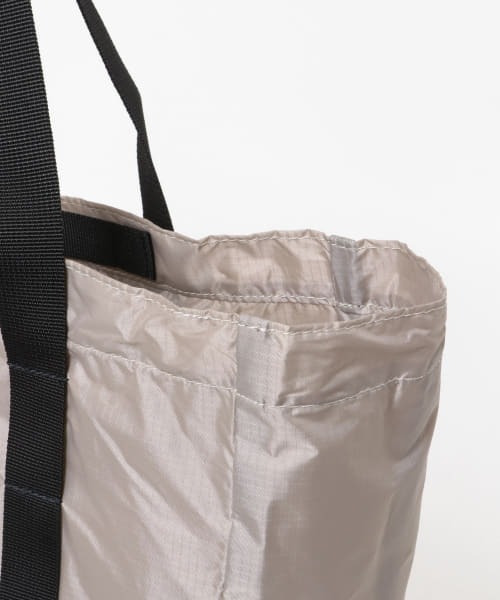 URBAN RESEARCH ROSSO MEN（アーバンリサーチロッソメン）の「WILDTHINGS　PACKABLE 2WAY TOTE（トートバッグ・メンズ・ブラック/グレー・FREE）」の16枚目の写真