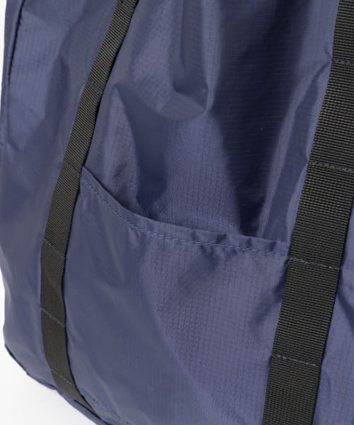 URBAN RESEARCH ROSSO MEN（アーバンリサーチロッソメン）の「WILDTHINGS　PACKABLE 2WAY TOTE（トートバッグ・メンズ・ブラック/グレー・FREE）」の21枚目の写真