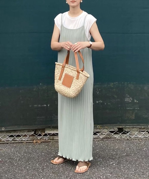 CORNERS（コーナーズ）の「SETプリーツキャミワンピース（ワンピース・レディース・ベージュ/ブラック/ライトグリーン/ブラウン・M）」の4枚目の写真