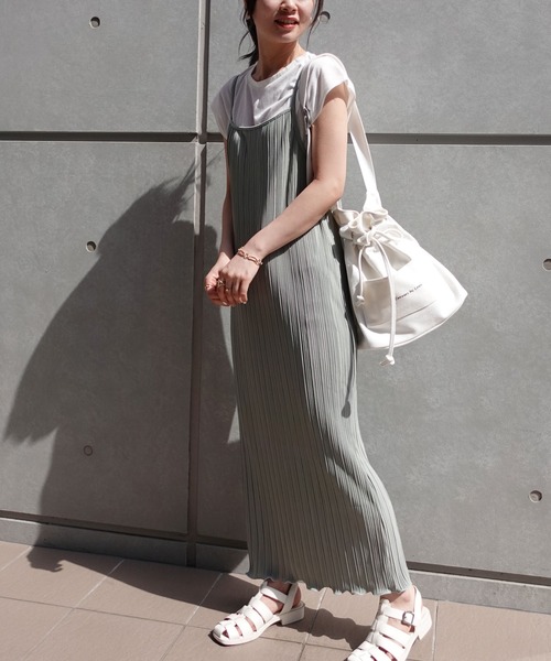 CORNERS（コーナーズ）の「SETプリーツキャミワンピース（ワンピース・レディース・ベージュ/ブラック/ライトグリーン/ブラウン・M）」の19枚目の写真