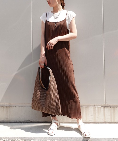 CORNERS（コーナーズ）の「SETプリーツキャミワンピース（ワンピース・レディース・ベージュ/ブラック/ライトグリーン/ブラウン・M）」の20枚目の写真