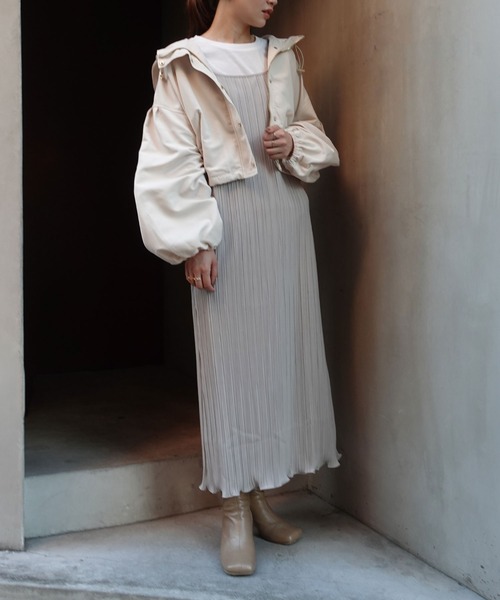 CORNERS（コーナーズ）の「SETプリーツキャミワンピース（ワンピース・レディース・ベージュ/ブラック/ライトグリーン/ブラウン・M）」の11枚目の写真