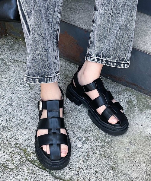 PAGEBOY（ページボーイ）の「グルカサンダル（サンダル・レディース・ブラック/オフホワイト/パイソン・MEDIUM/LARGE）」の3枚目の写真