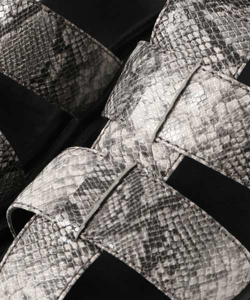 PAGEBOY（ページボーイ）の「グルカサンダル（サンダル・レディース・ブラック/オフホワイト/パイソン・MEDIUM/LARGE）」の9枚目の写真