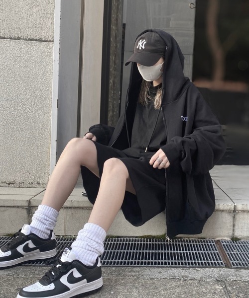 YACA（ヤーカ）の「zip up big hoodie/ジップアップビッグフーディ（パーカー・レディース・ブラック/グレー・FREE）」の9枚目の写真