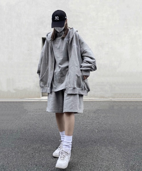 YACA（ヤーカ）の「zip up big hoodie/ジップアップビッグフーディ（パーカー・レディース・ブラック/グレー・FREE）」の6枚目の写真