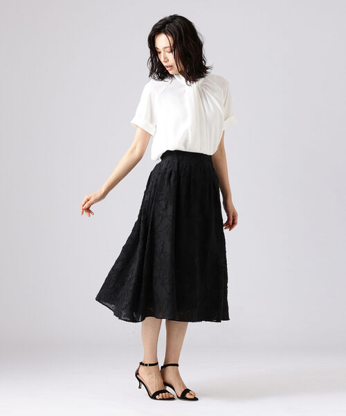 EFFE BEAMS（エッフェビームス）の「EFFE BEAMS / ストレッチ タックタイ ブラウス（シャツ/ブラウス・レディース・オフホワイト・38/36）」の2枚目の写真