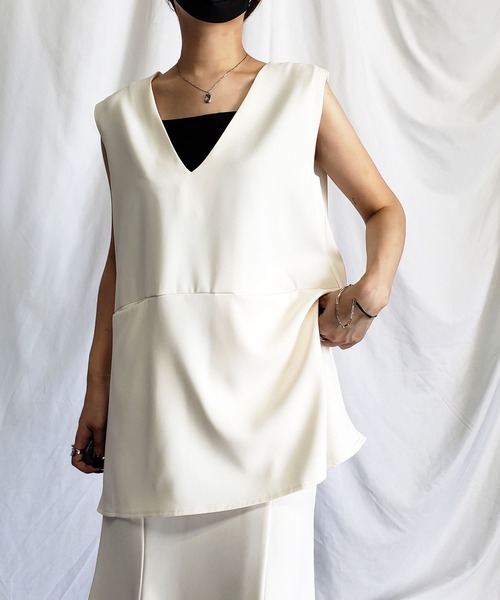 me+em select（ミームセレクト）の「【 セットアップ対応 】サイドスリットVネックオーバージレベスト（ベスト・レディース・ブラック/アイボリー・FREE）」の6枚目の写真