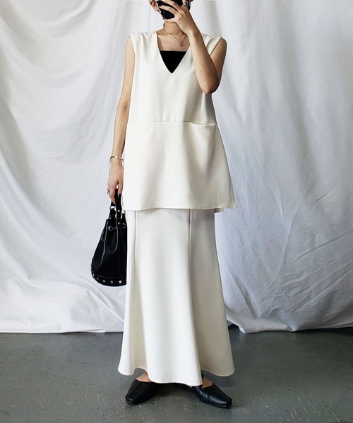 me+em select（ミームセレクト）の「【 セットアップ対応 】サイドスリットVネックオーバージレベスト（ベスト・レディース・ブラック/アイボリー・FREE）」の13枚目の写真