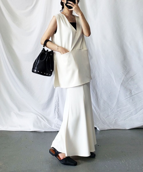 me+em select（ミームセレクト）の「【 セットアップ対応 】サイドスリットVネックオーバージレベスト（ベスト・レディース・ブラック/アイボリー・FREE）」の14枚目の写真