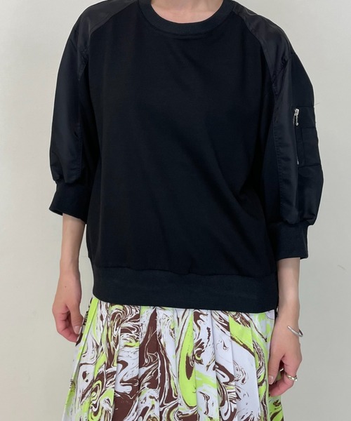 DOLLUPOOPS(ドールアップウップス)の「スリーブMA-1プルオーバー(Tシャツ/カットソー・レディース・ベージュ/グレー/ブラック・38)」の1枚目の写真