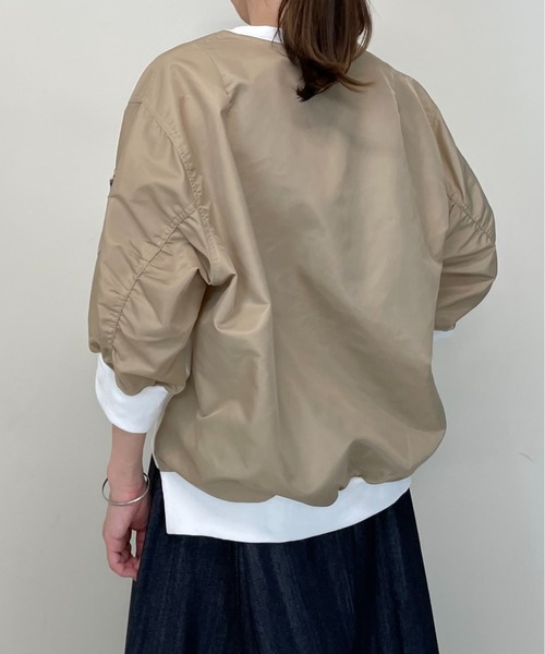 DOLLUPOOPS(ドールアップウップス)の「スリーブMA-1プルオーバー(Tシャツ/カットソー・レディース・ベージュ/グレー/ブラック・38)」の6枚目の写真