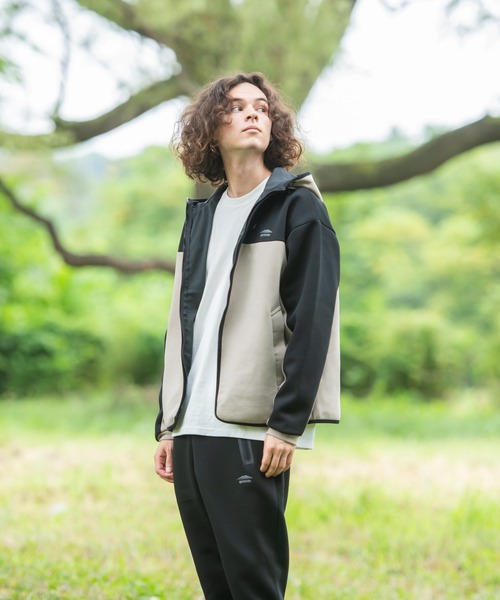 OUTDOOR PRODUCTS APPAREL(アウトドアプロダクツアパレル)の「防風 ダンボールフルジップパーカー ビッグシルエット ワンポイントブランドロゴ(パーカー・メンズ・杢グレー/ブラック/カーキ/ベージュ・MEDIUM/LARGE/X-LARGE)」の19枚目の写真